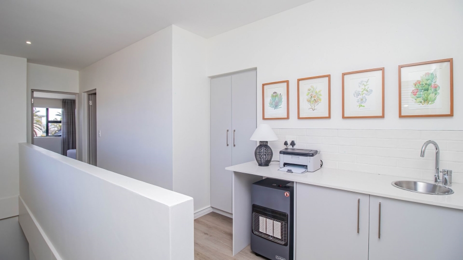 To Let 4 Bedroom Property for Rent in Royal Ascot Western Cape